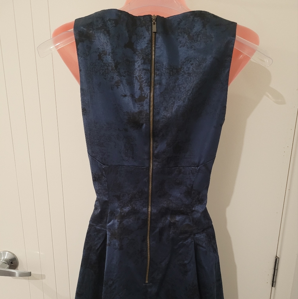 Cue dress - Picture 2 of 6